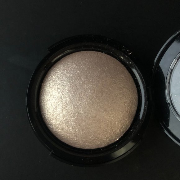 RUDE Baked Highlighter - All Eyes On Me (NEW) - Picture 2 of 2
